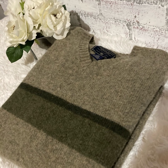 American Eagles Outfitters sweater - Picture 2 of 3